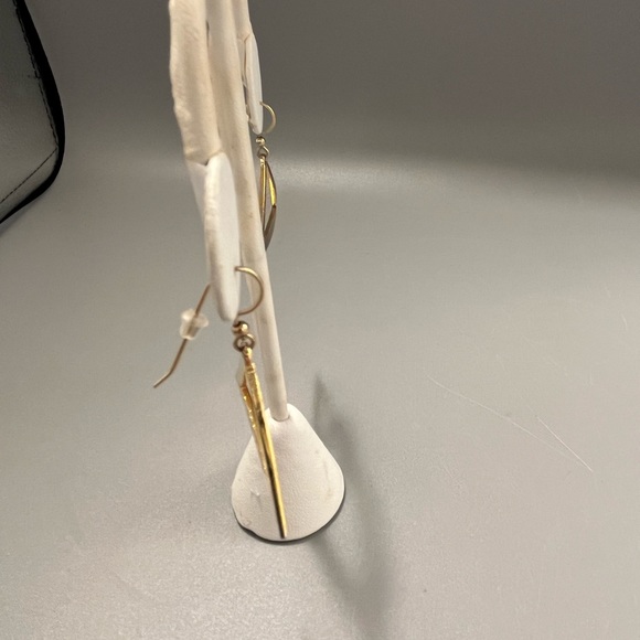 Pair of vintage, Isle of Skye, triangle shaped Earrings for pierced ears. - Picture 5 of 12